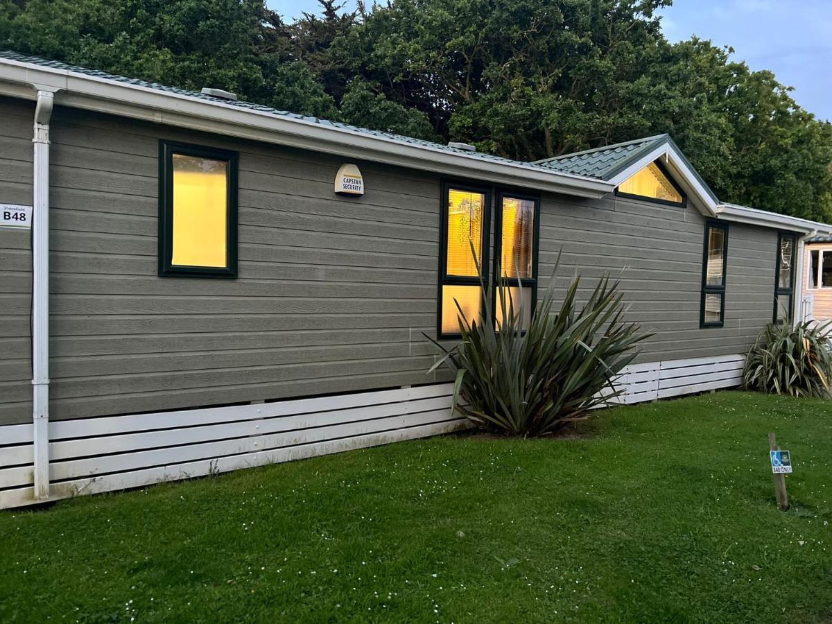 Jungle Lodge Lymington Exterior foto