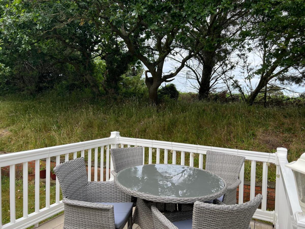 Jungle Lodge Lymington Exterior foto