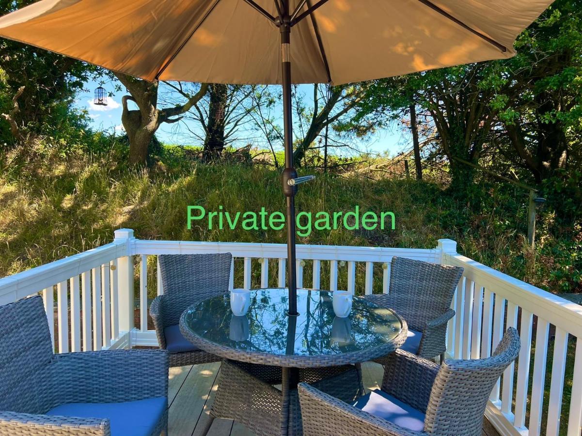 Jungle Lodge Lymington Exterior foto